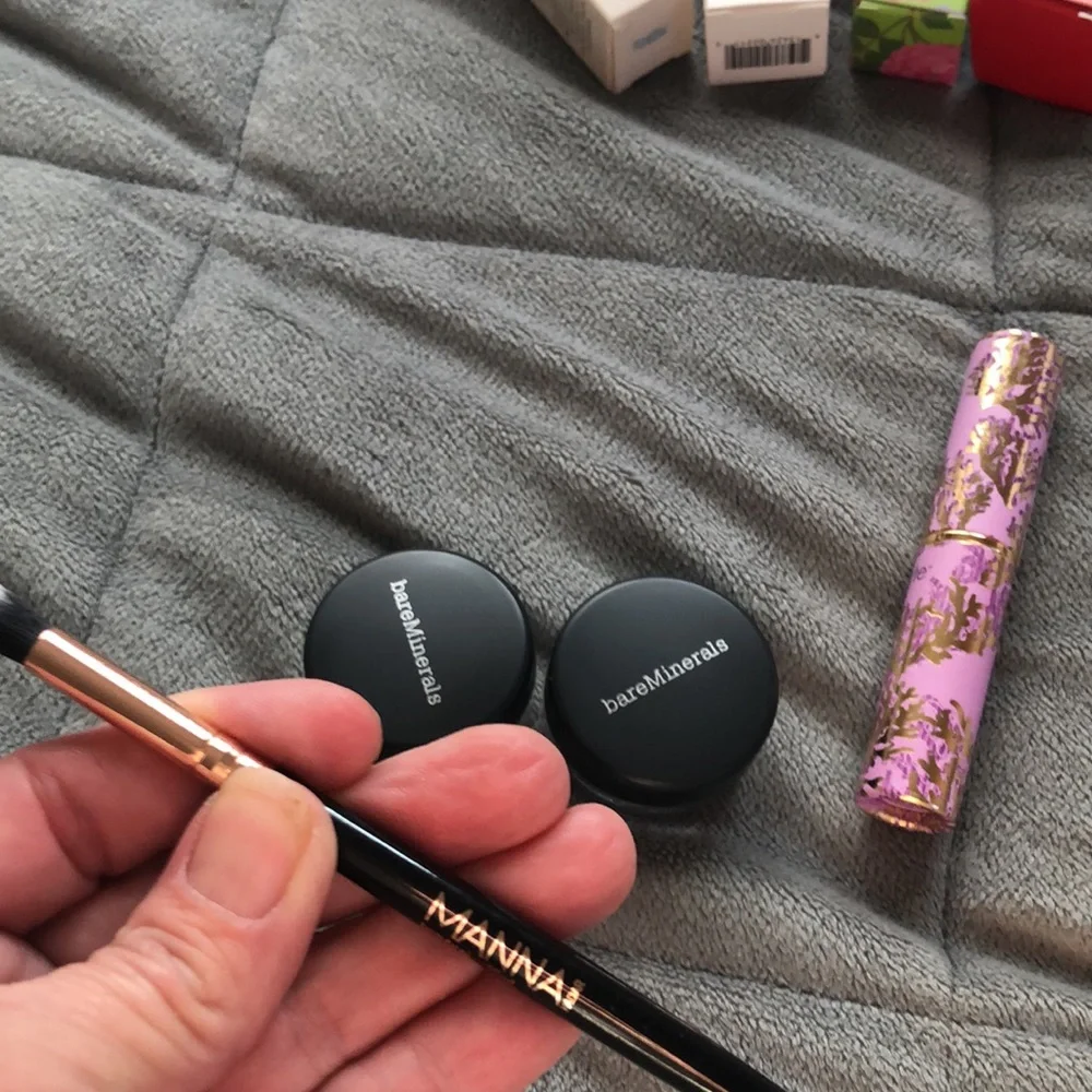 Bare Minerals eyeshadow bundle